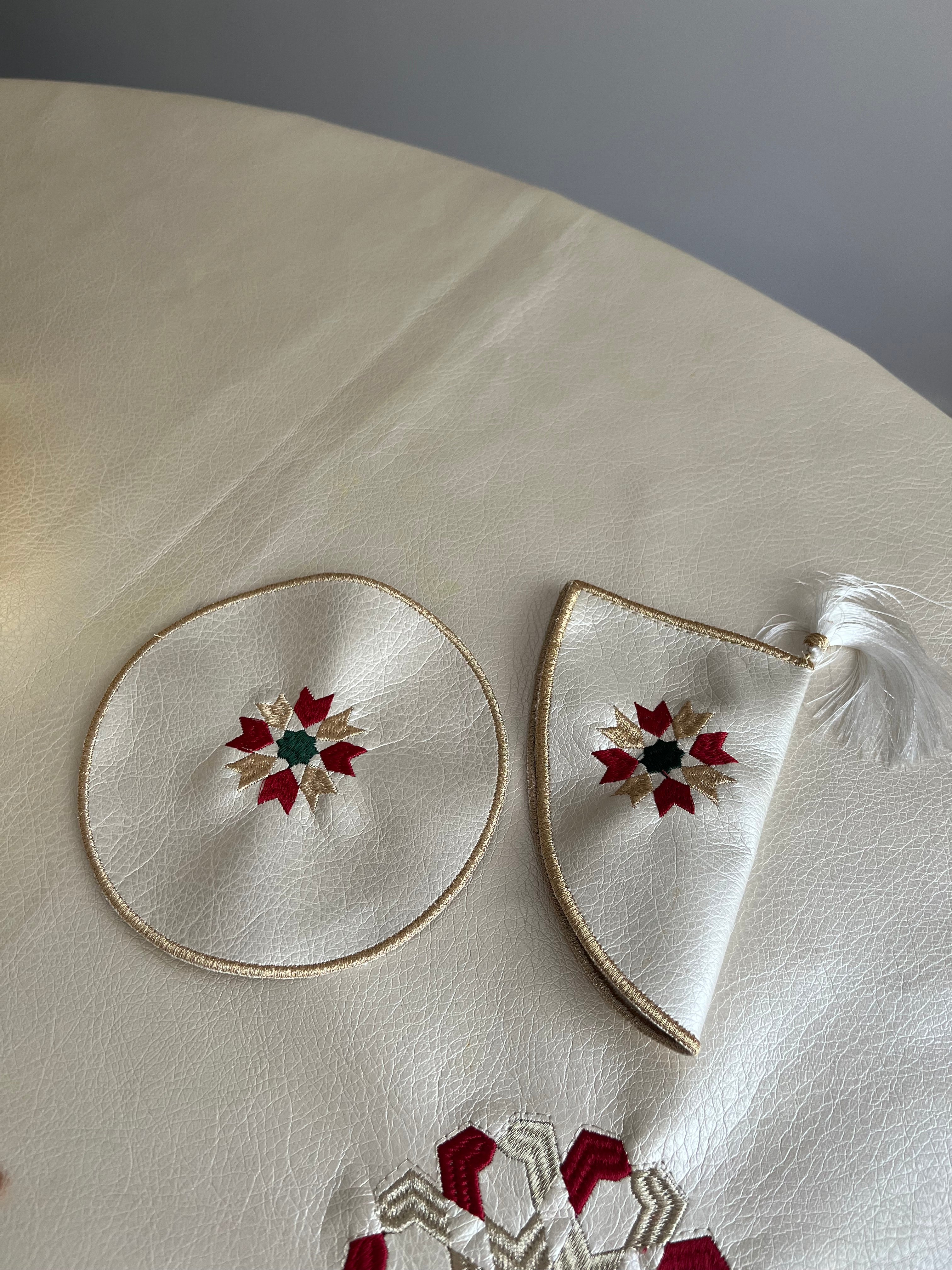 couleur zelija
 Mida tefour /serviettes / tabla / bouteille à eau