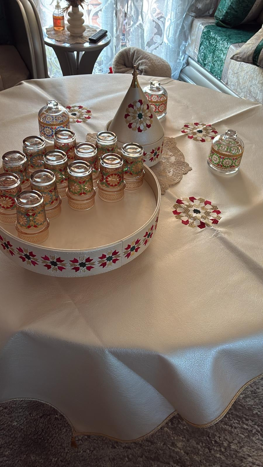 couleur zelija
 Mida tefour /serviettes / tabla / bouteille à eau