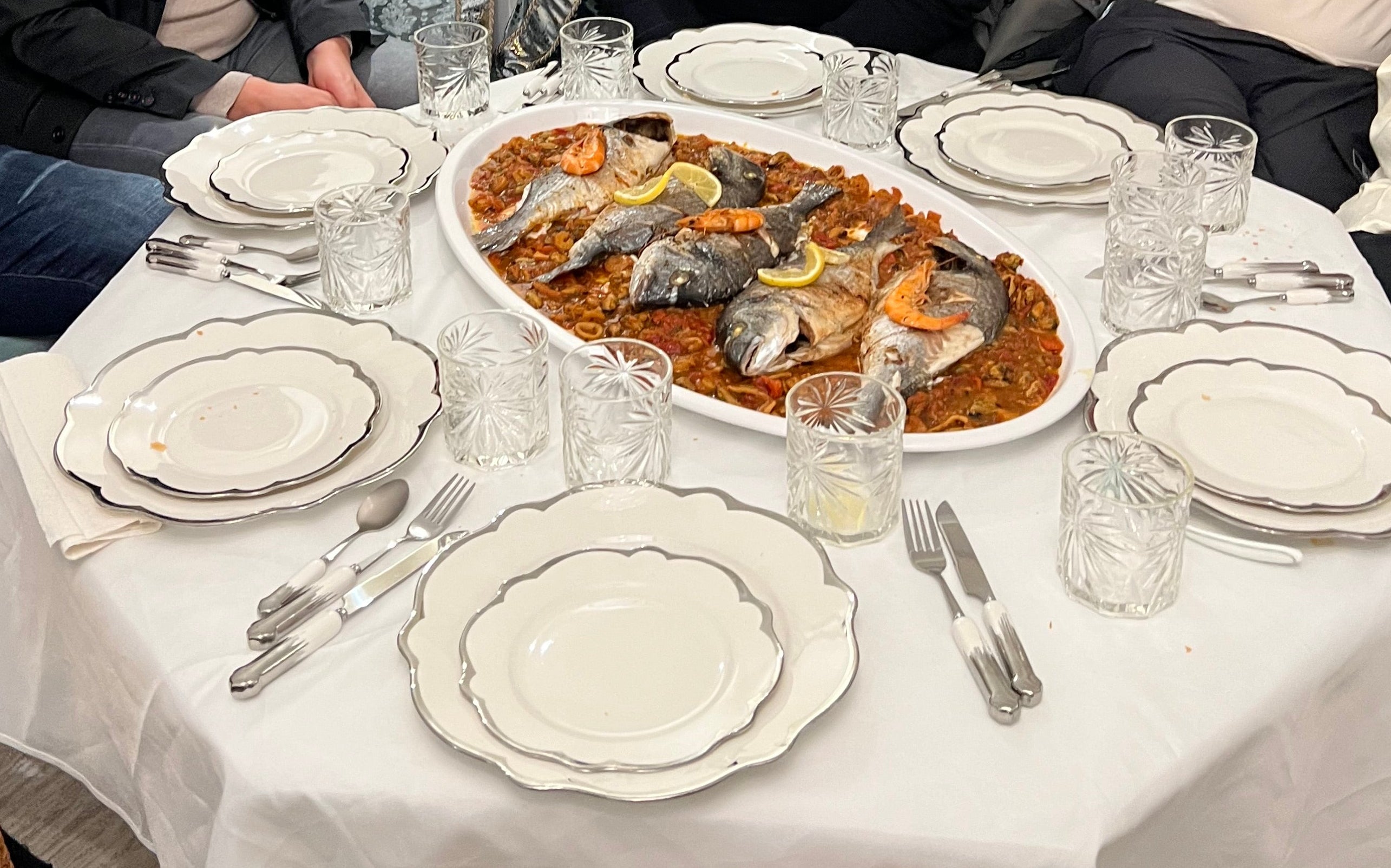 24pcs plate set/24pcs assiettes/blanc avec bordure gris /dinners sets/ Silver /white