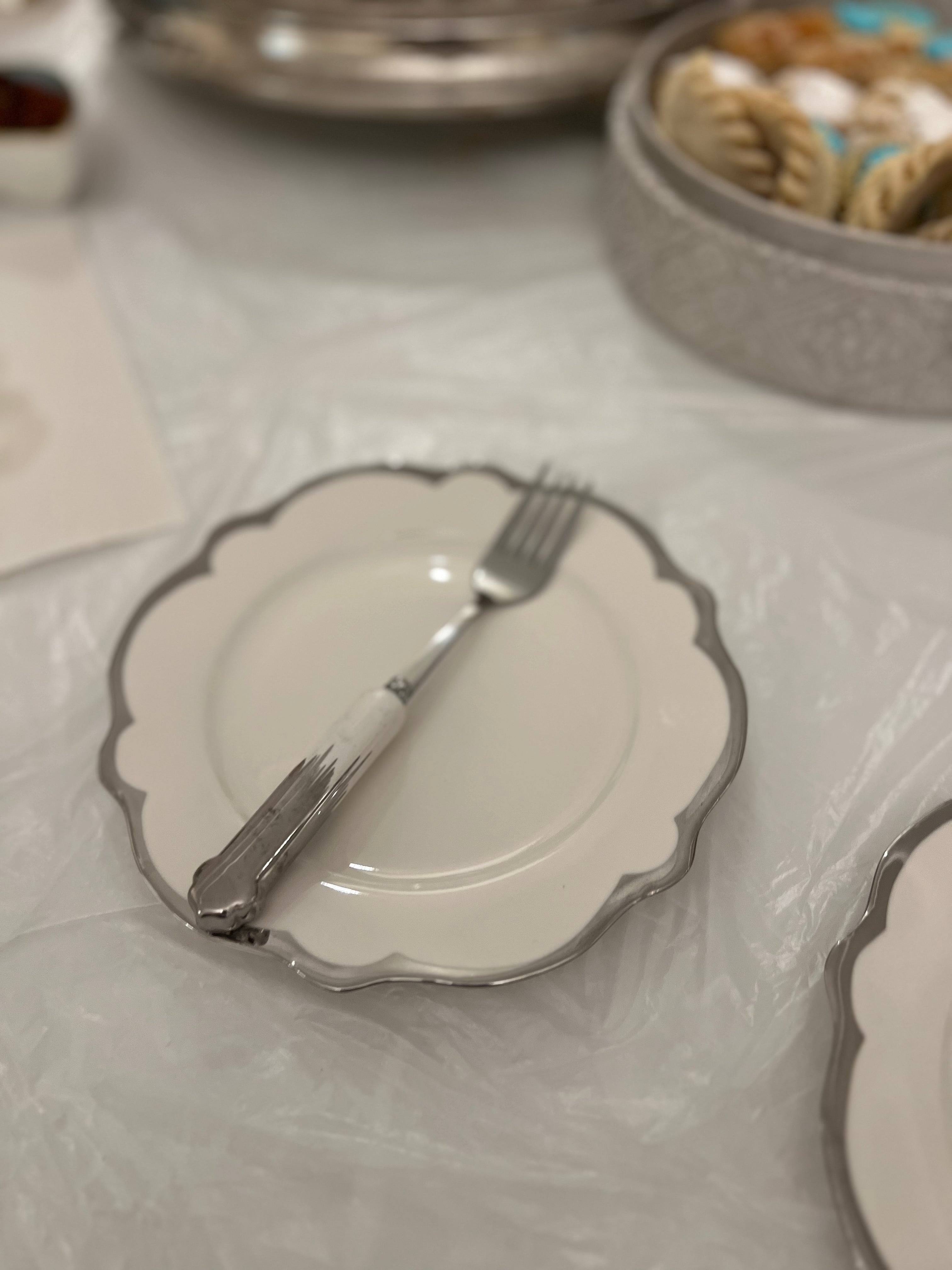 24pcs plate set/24pcs assiettes/blanc avec bordure gris /dinners sets/ Silver /white