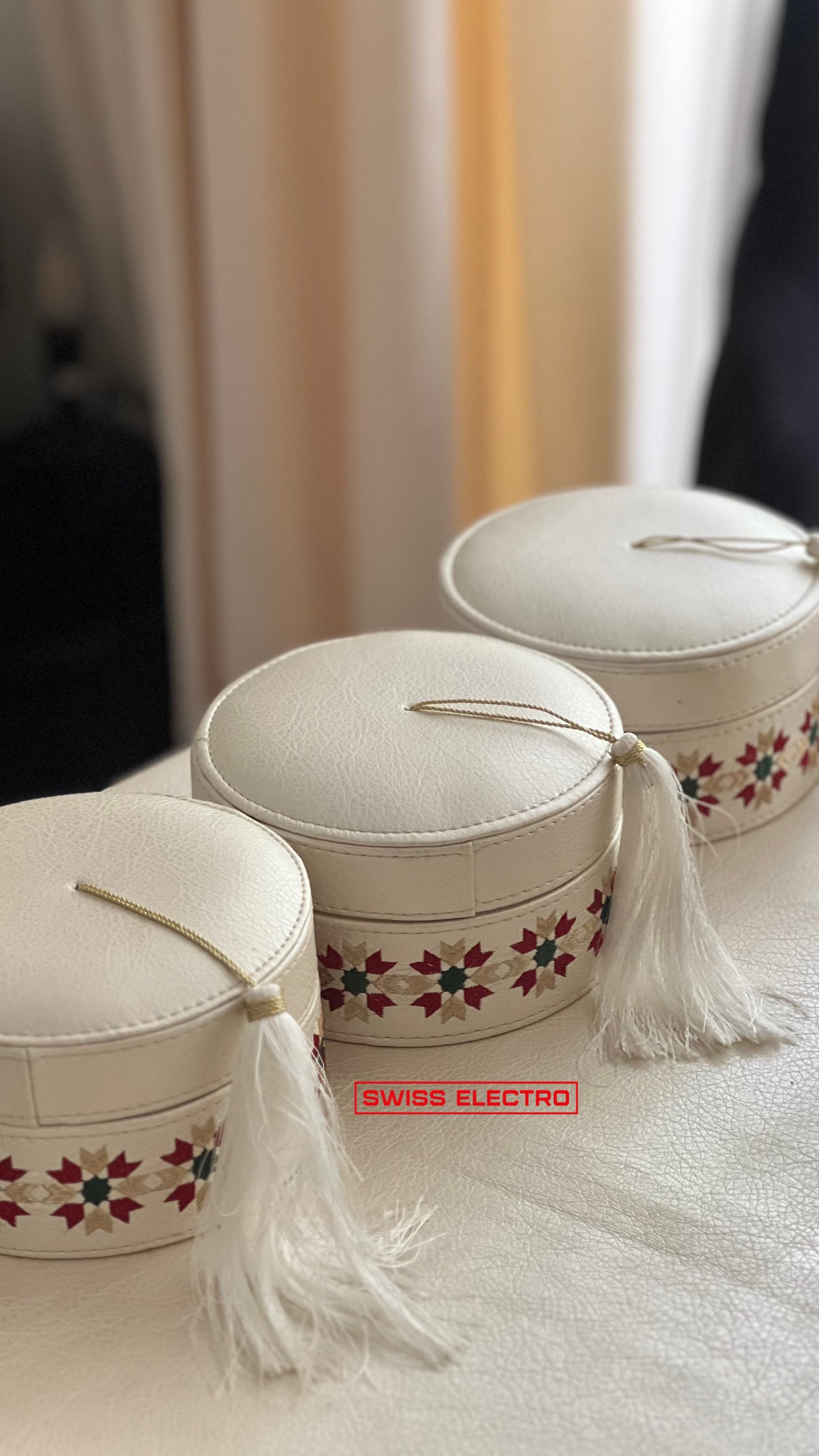 couleur zelija
 Mida tefour /serviettes / tabla / bouteille à eau