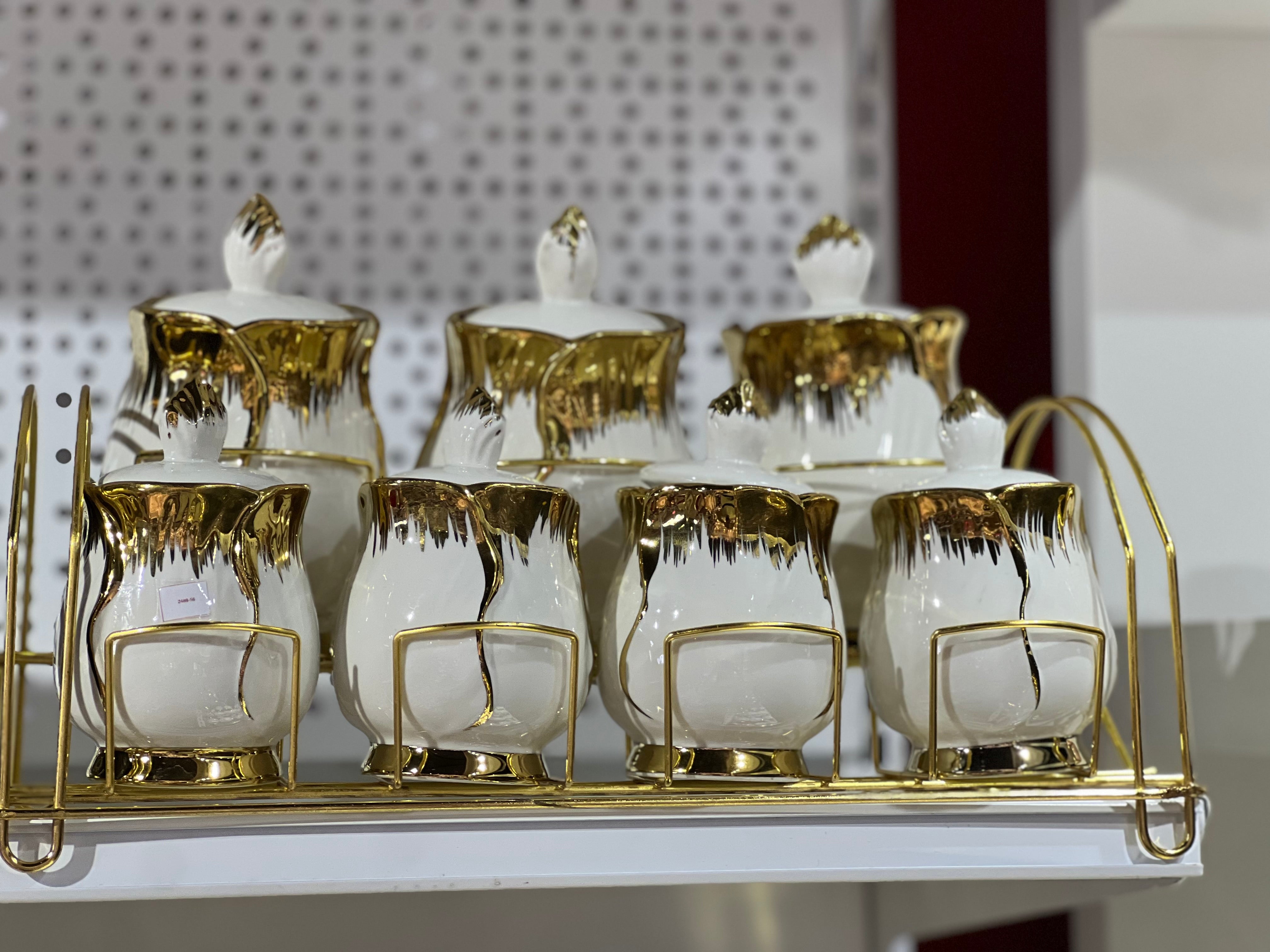 Lot de 5 pots en porcelaine - Arts de la table Lot de 5 pots en porcelaine - Arts de la table