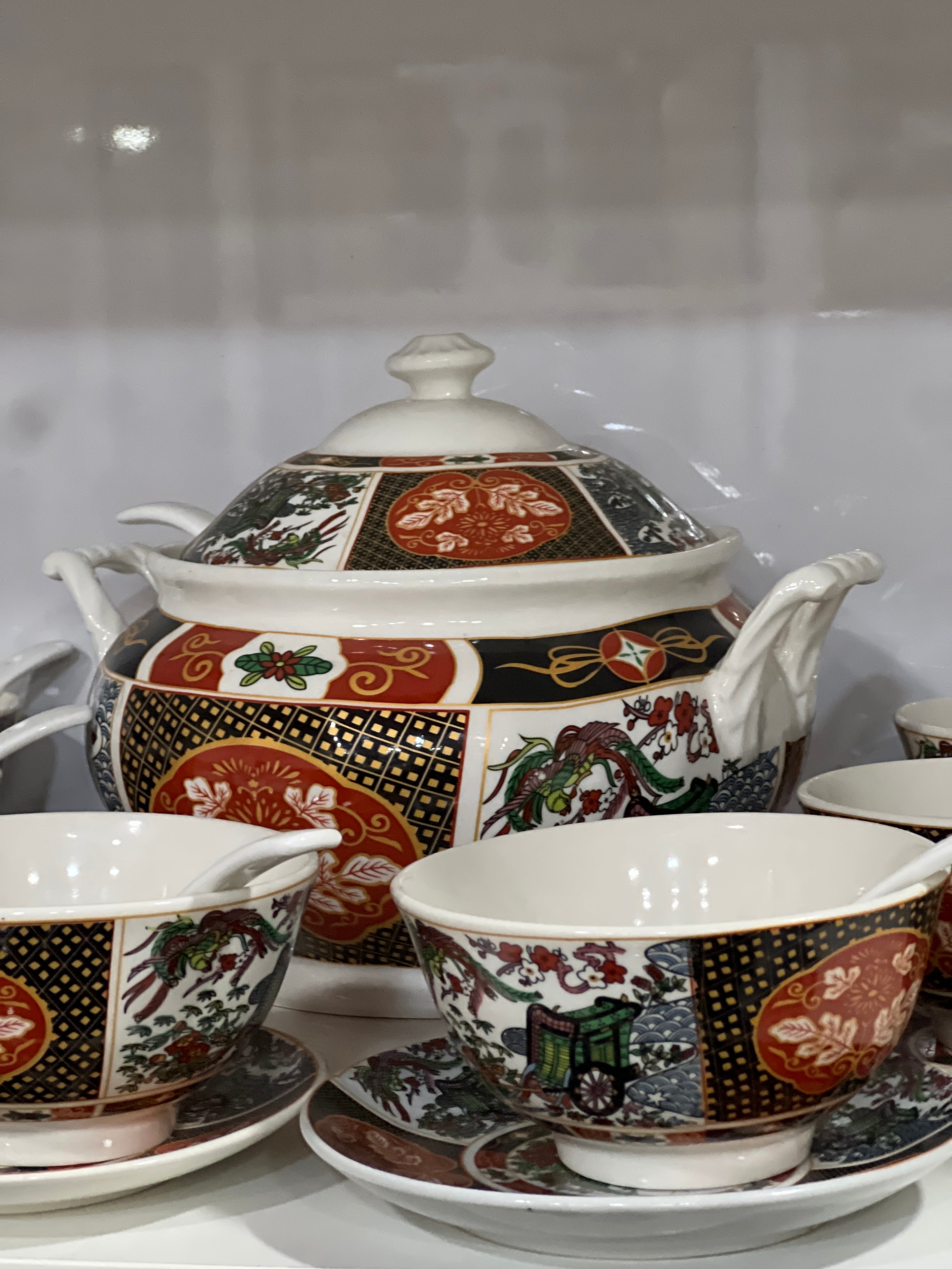 Soupière en porcelaine TAWES