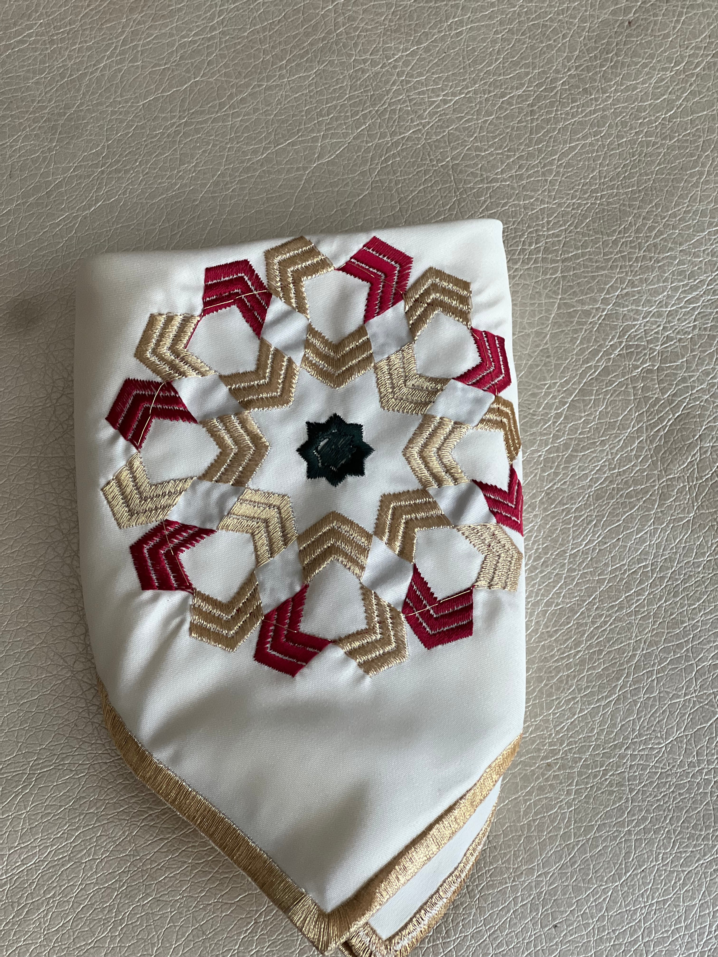 couleur zelija
 Mida tefour /serviettes / tabla / bouteille à eau