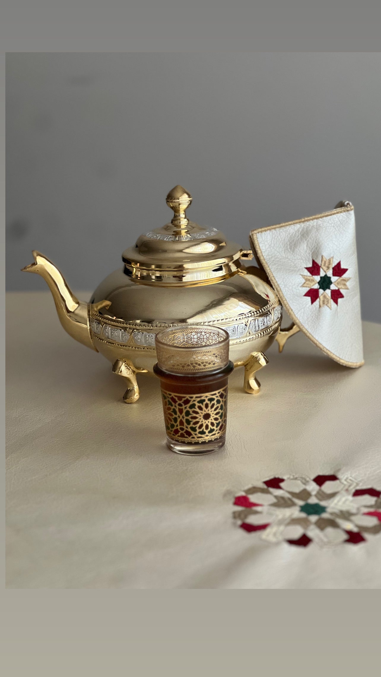 couleur zelija
 Mida tefour /serviettes / tabla / bouteille à eau