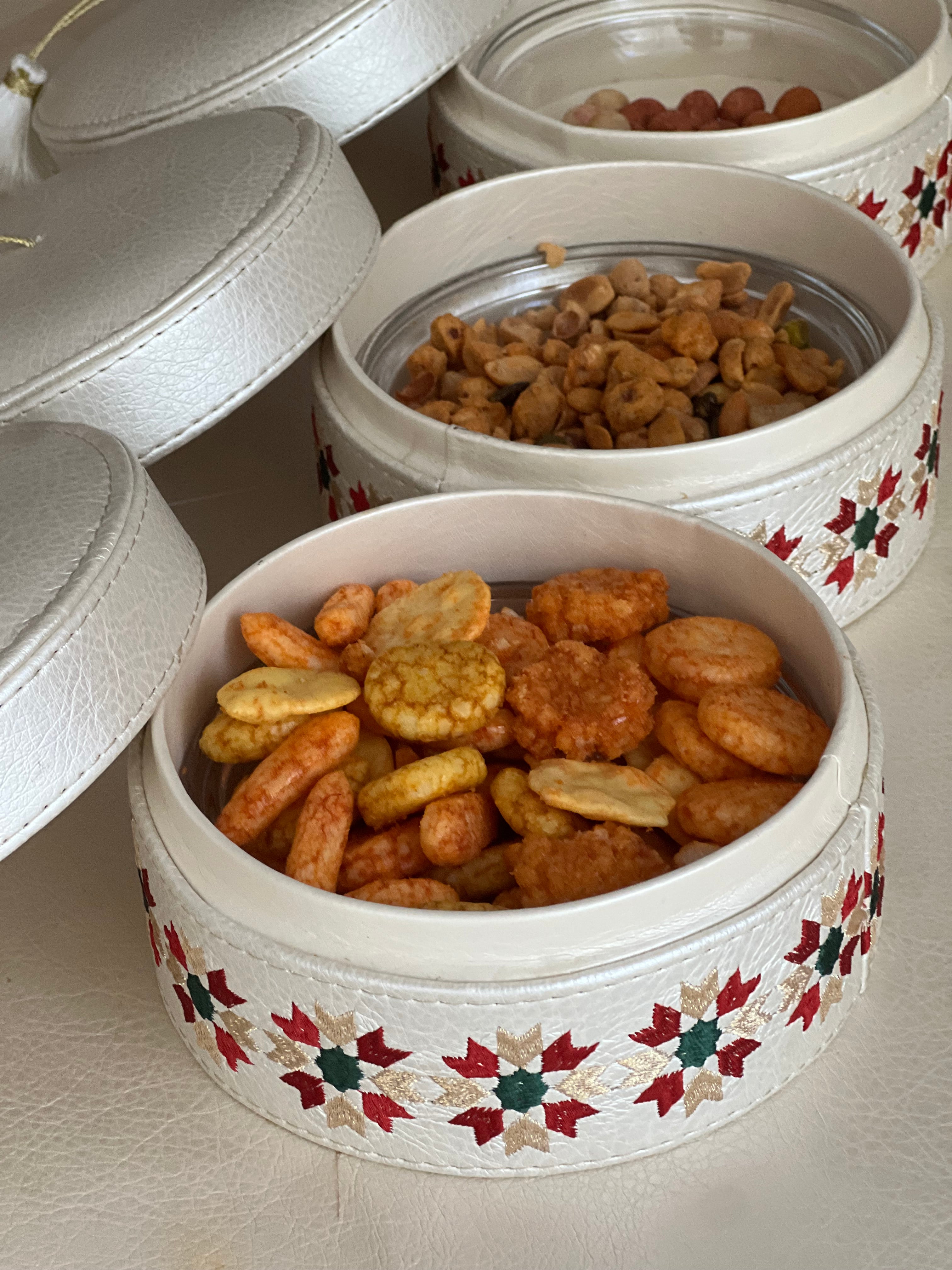 couleur zelija
 Mida tefour /serviettes / tabla / bouteille à eau