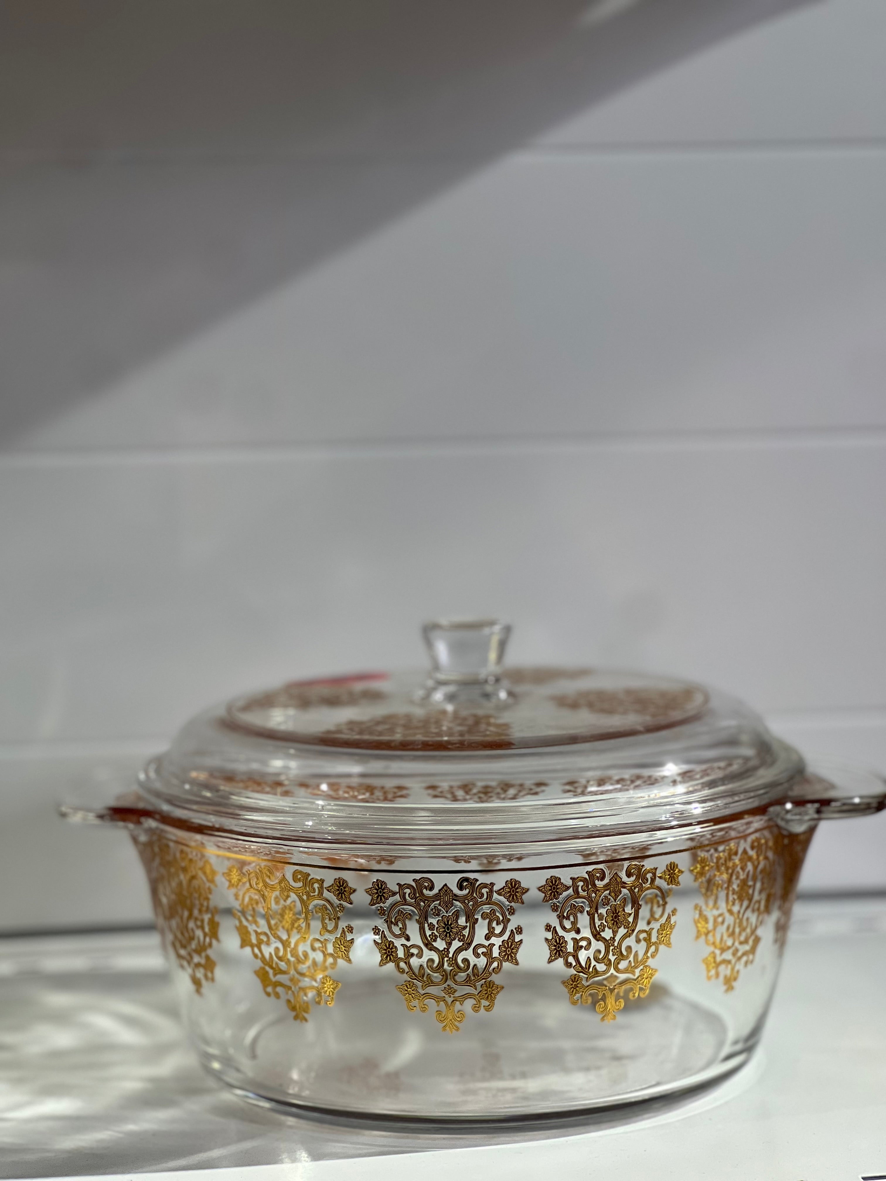 Soupière en verre motif doré