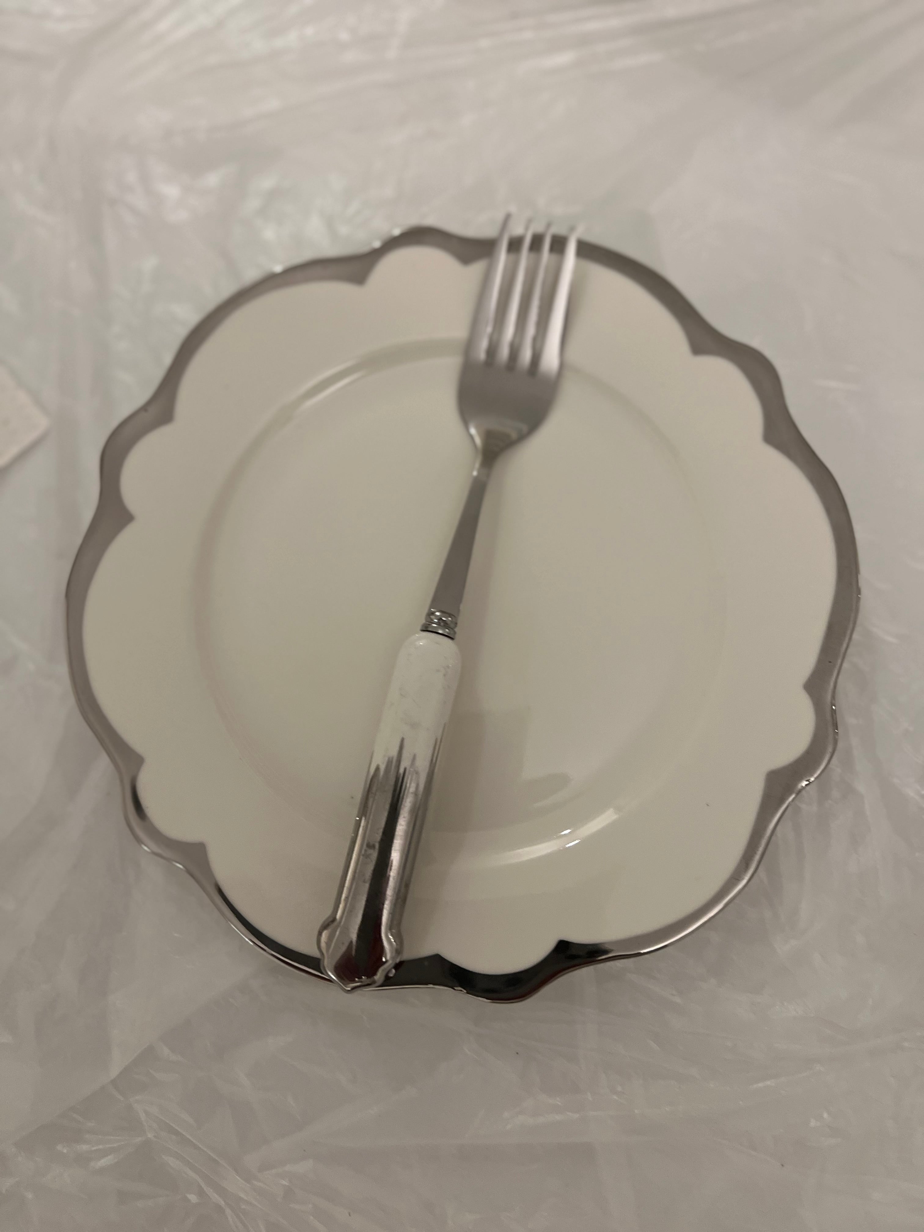 24pcs plate set/24pcs assiettes/blanc avec bordure gris /dinners sets/ Silver /white