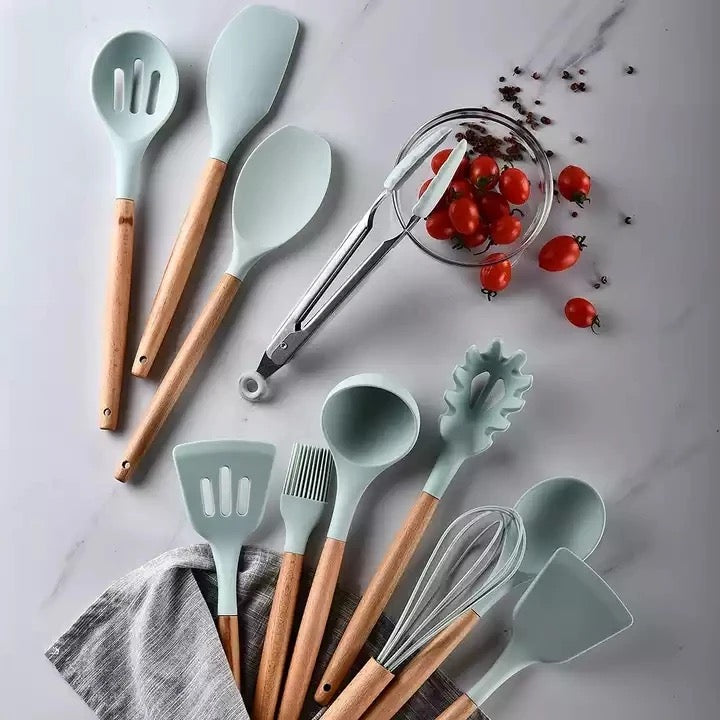 Kitchen tools/ utensils